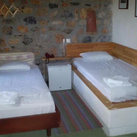 Arachovitika Kalivia Hotel Karyes