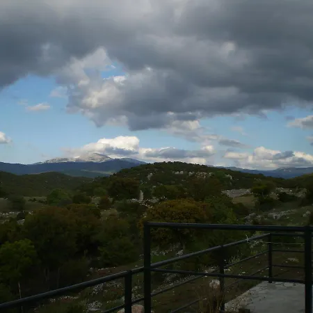 Ξενοδοχείο αραχωβίτικα καλύβια 3*