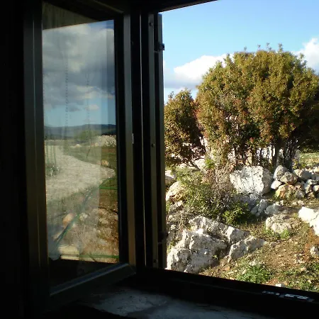 Ξενοδοχείο αραχωβίτικα καλύβια