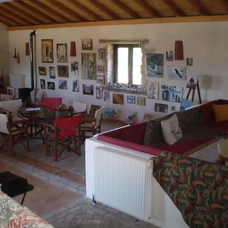 酒店 Arachovitika Kalivia