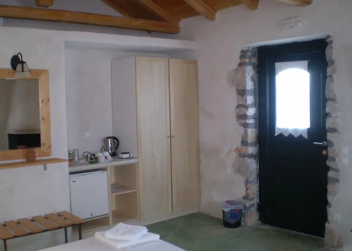 Hotell Arachovitika Kalivia